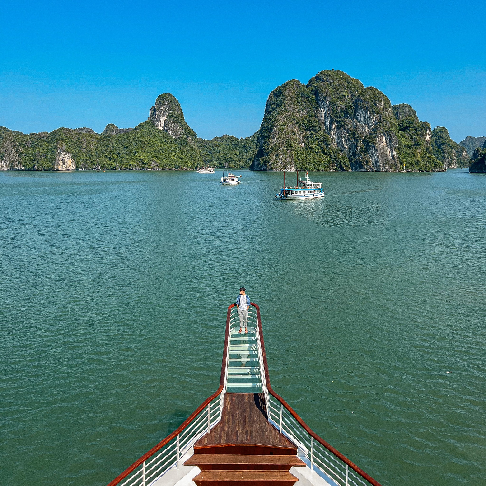 Du thuyền Ambassador Cruise Hạ Long