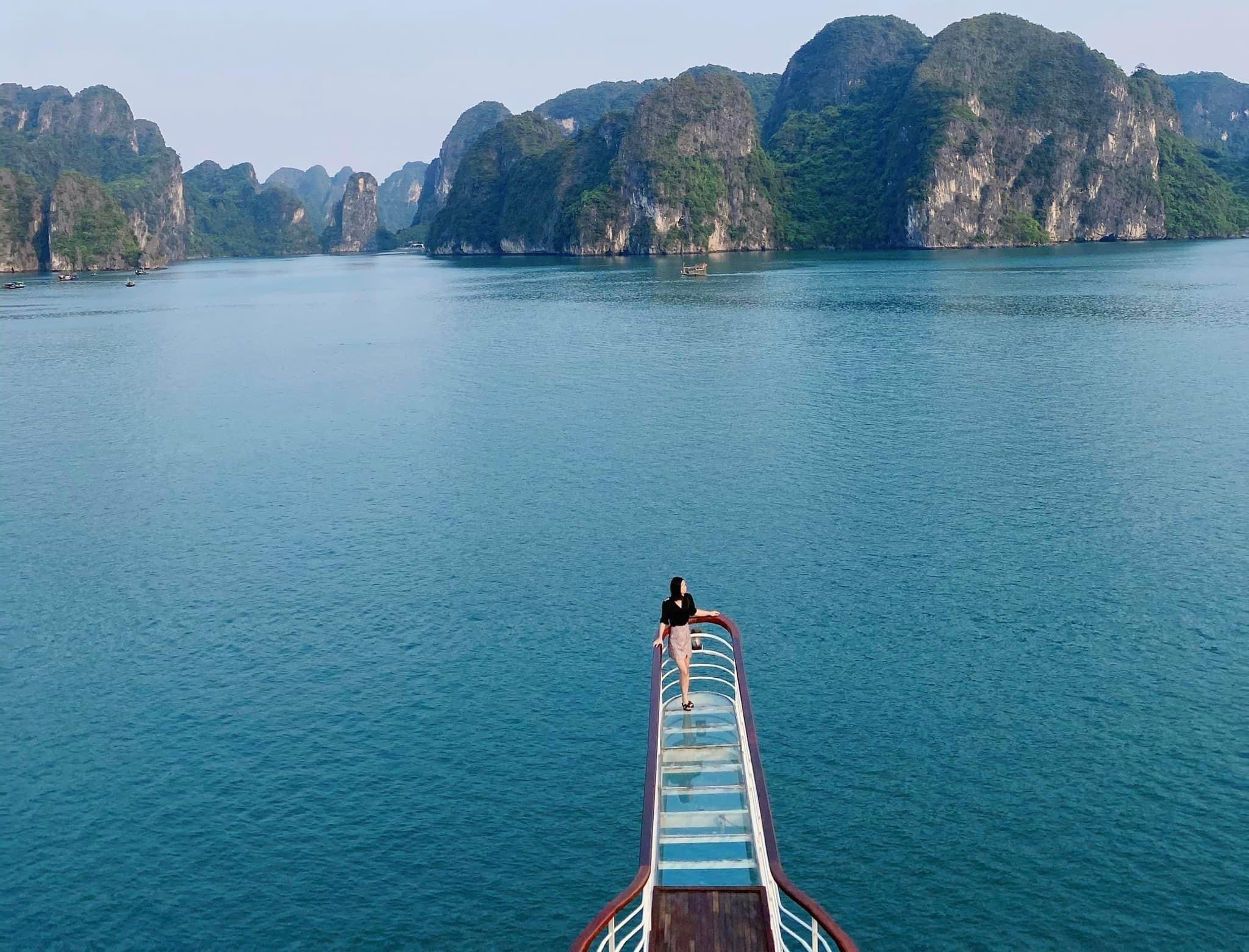 Du thuyền 5 sao Hạ Long Ambassador Cruise 01