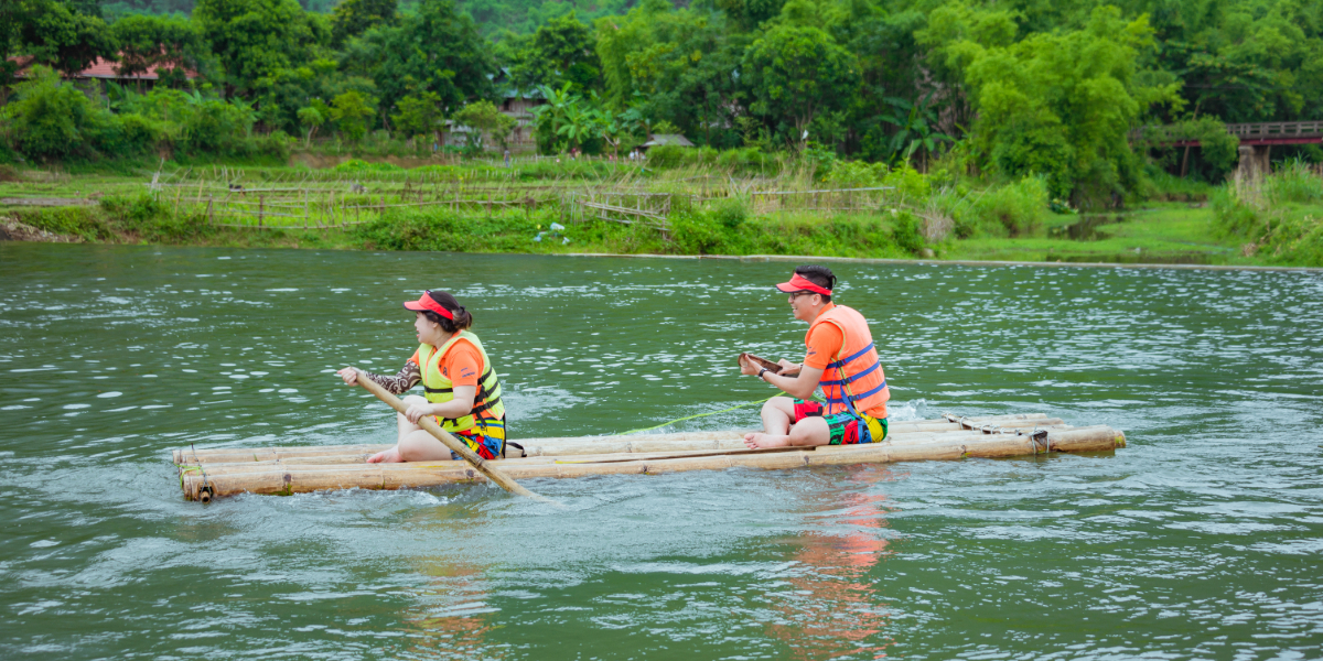 /files/images/Maichau%20Ecolodge/maichauecolodge_bamboorafting4.jpg