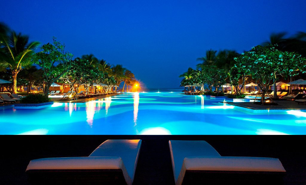 /files/images/VinpearlLuxuryDaNang/swimming-pool-at-mid.jpg