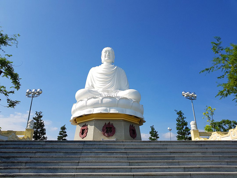 Du lịch Nha Trang chùa Long Khánh